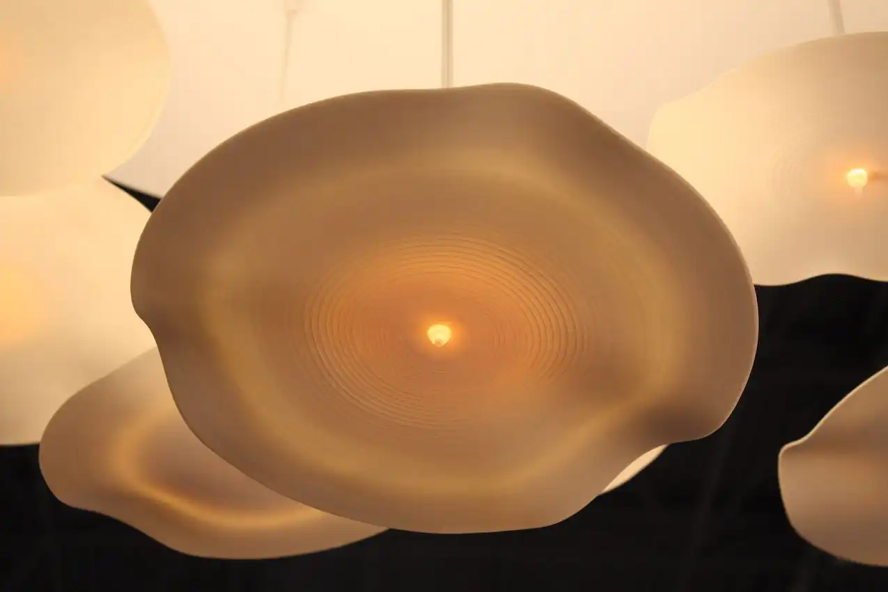 Tightrope porcelain light