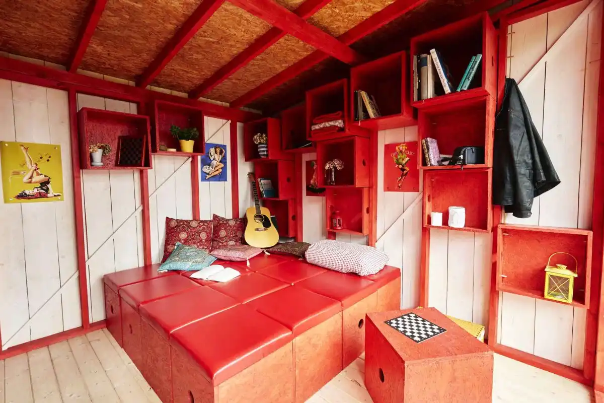 Tiny House Build by Joshua Woodsman Seating