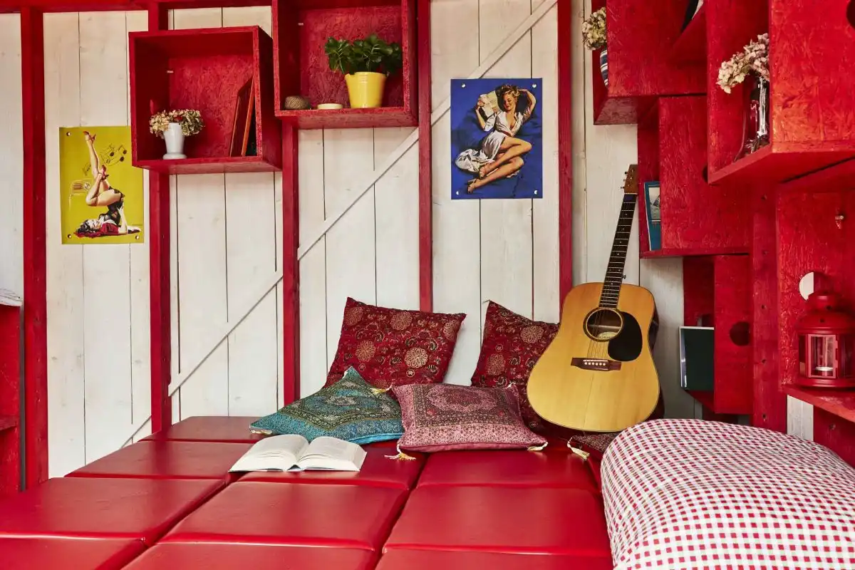 Tiny House Build by Joshua Woodsman bedroom