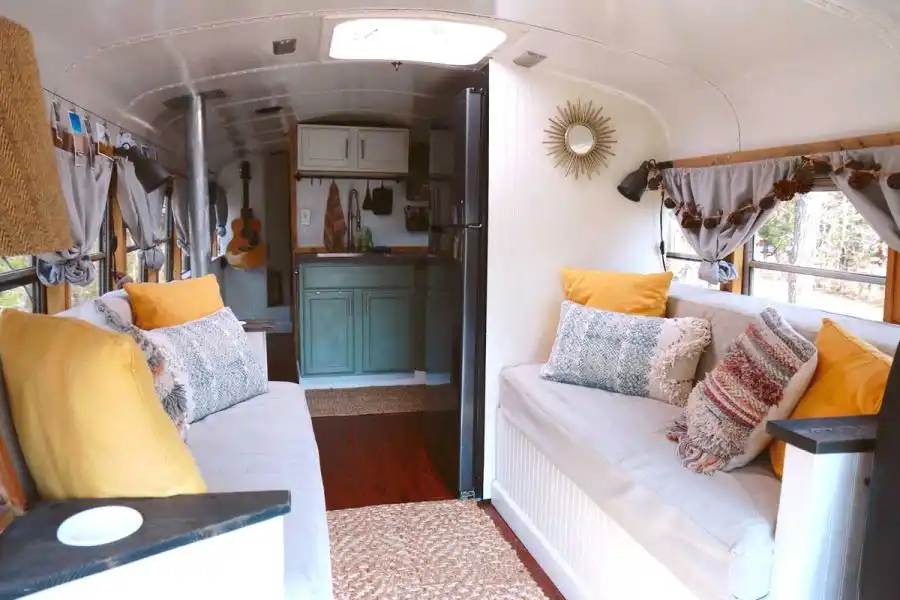 Tio Aventura Bus Living room