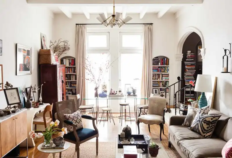 To many pieces of furniture for living room