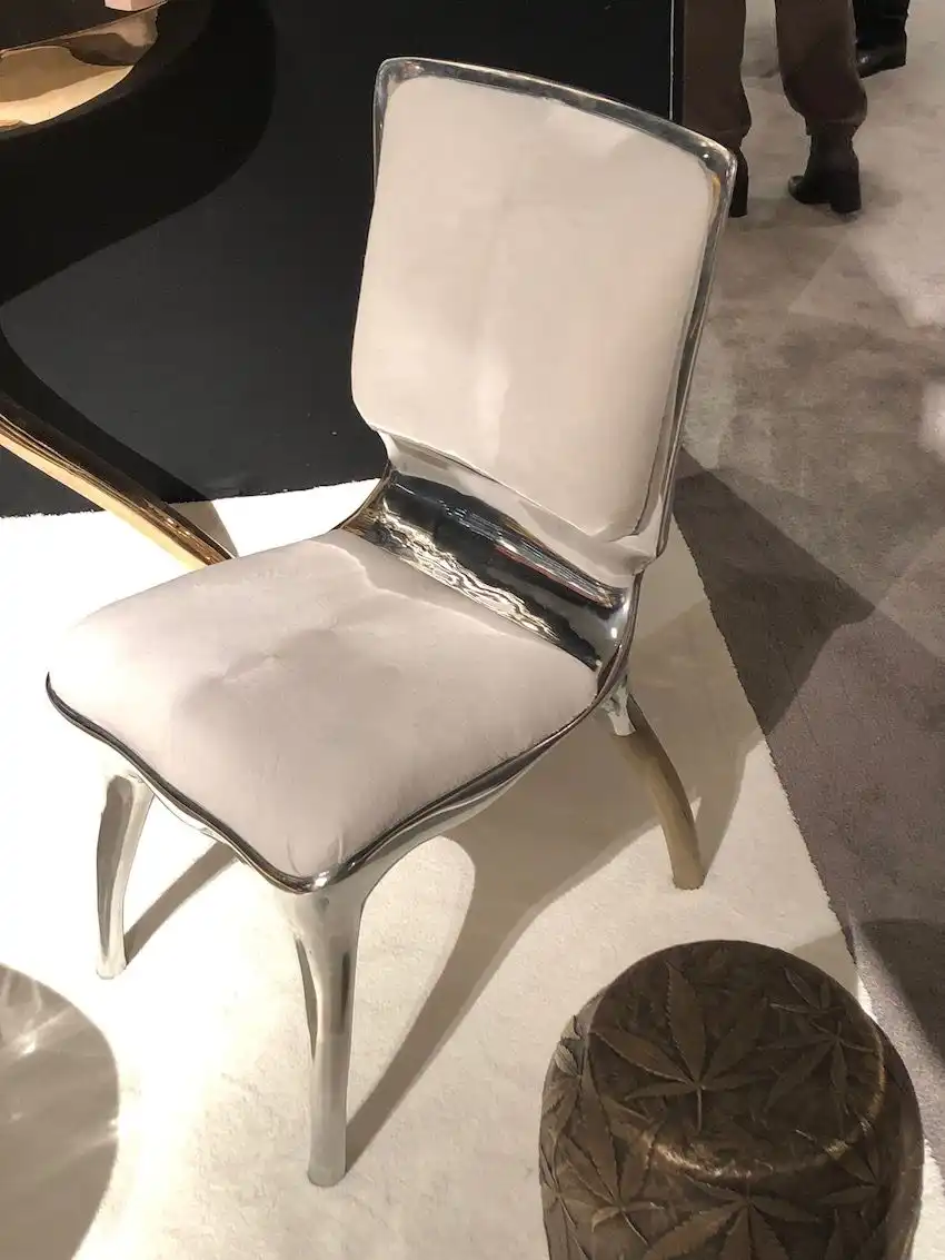 Roskin's chair also has animalistic features.