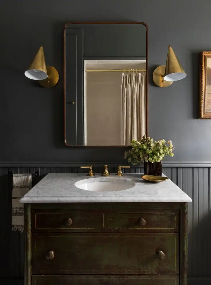 Tone-on-Tone Wainscoting