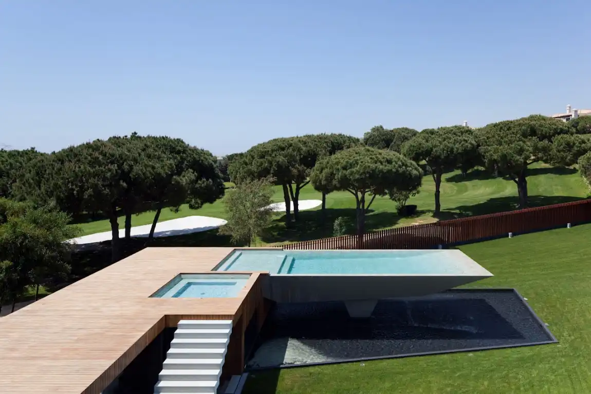 Top Casa Vale Do Lobo Cantilevered pool