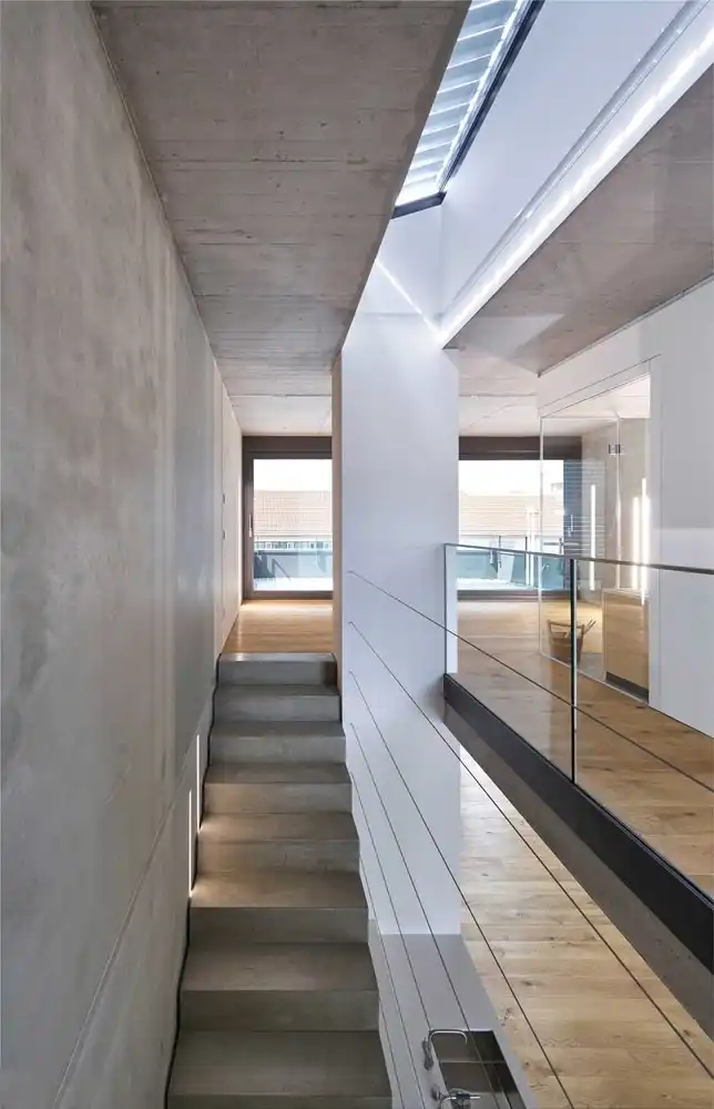 Townhouse in Pfullingen Concrete interior by Bamberg Architektur stairs