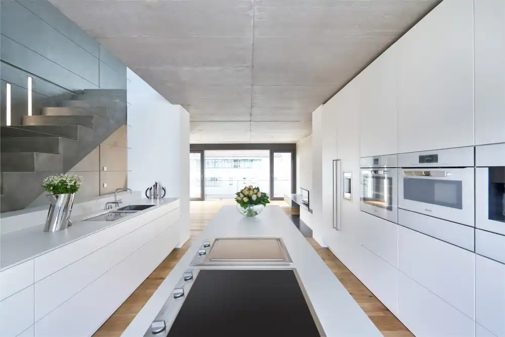 Townhouse in Pfullingen Concrete interior by Bamberg Architektur white cabinets for kitchen