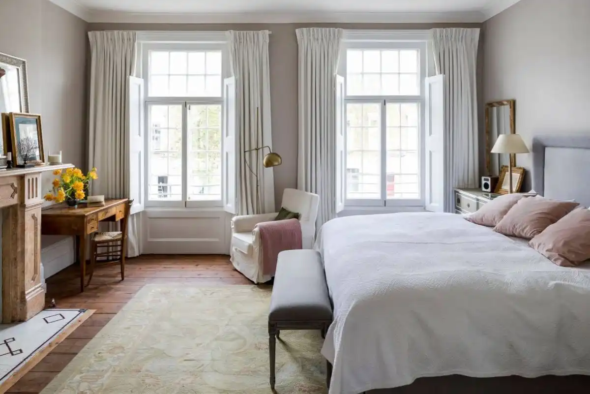 Traditional Georgian Bedroom Curtains