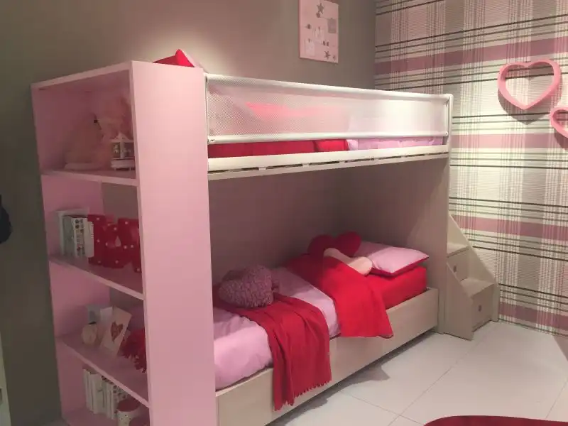 Traditional bunk beds for girls