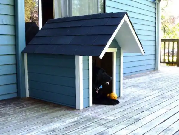 Traditional dog house DIY