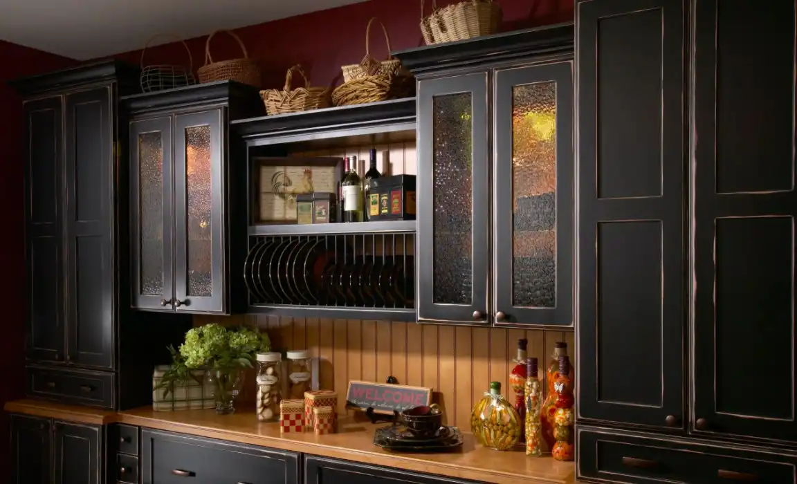 Traditional kitchen decor black cabinets