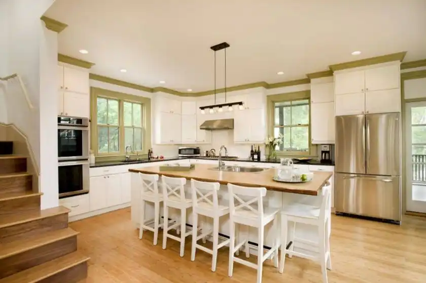 Traditional white kitchen with bamboo floor