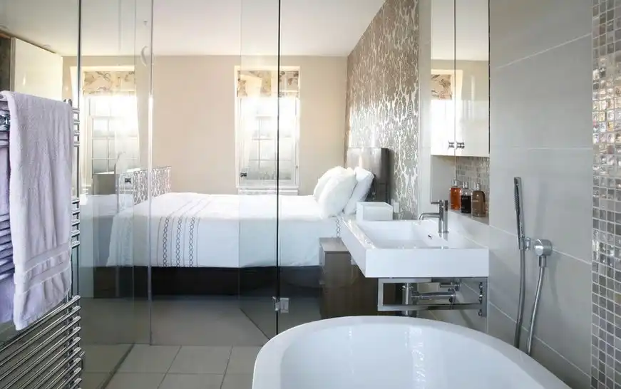 Transparent glass wall and door for bathroom