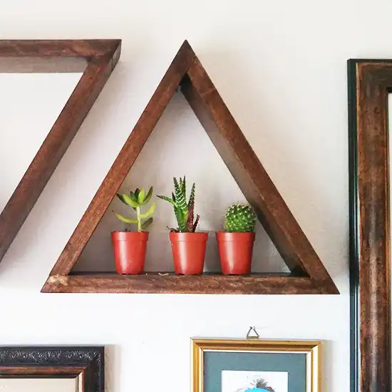 Triangle shelves diy