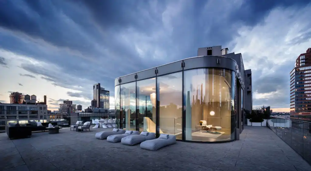 The full rooftop area is unusual and very desirable.
