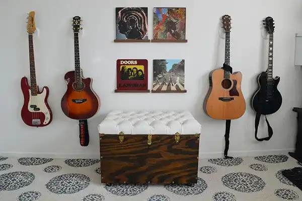Trunk ottoman with tufted top