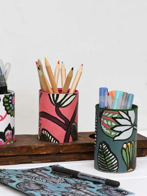 Turn a tin can into a pencil holder
