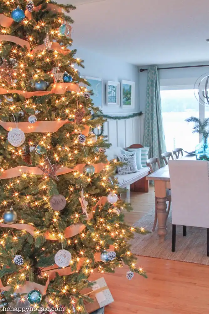 Turouise living room accents with Green Tree