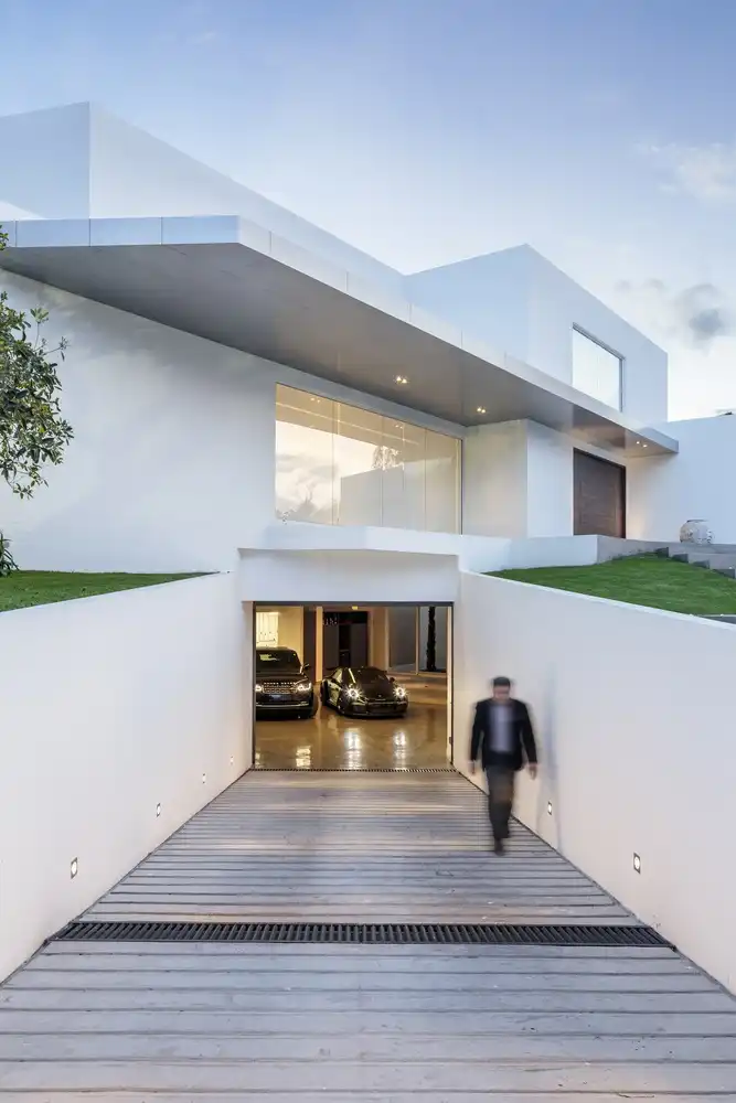 5 Amazing Houses With Underground Car Garage