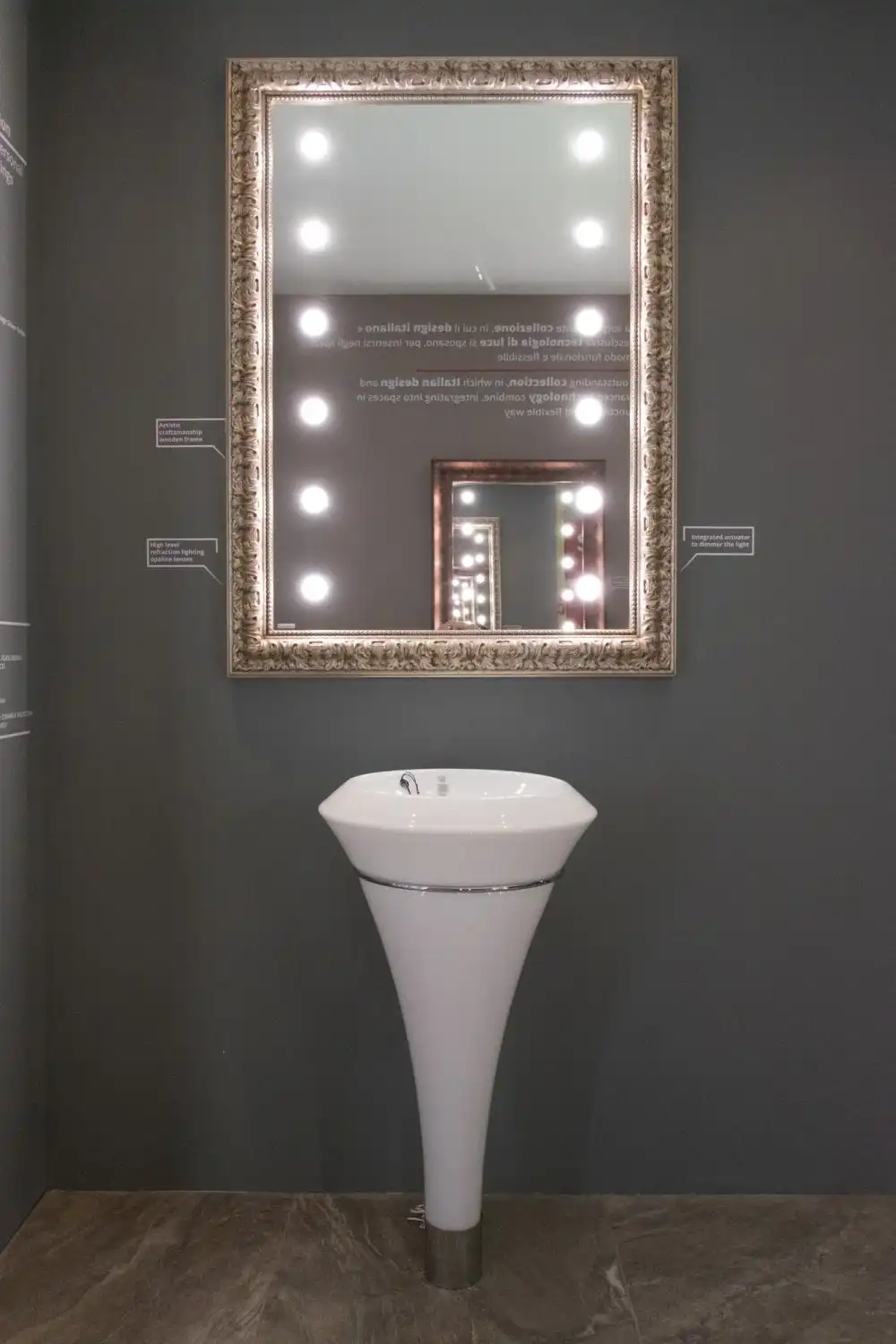 Unica by Catoni lighted mirror