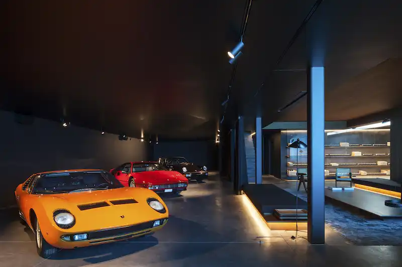 VDB Residence exclusive car area