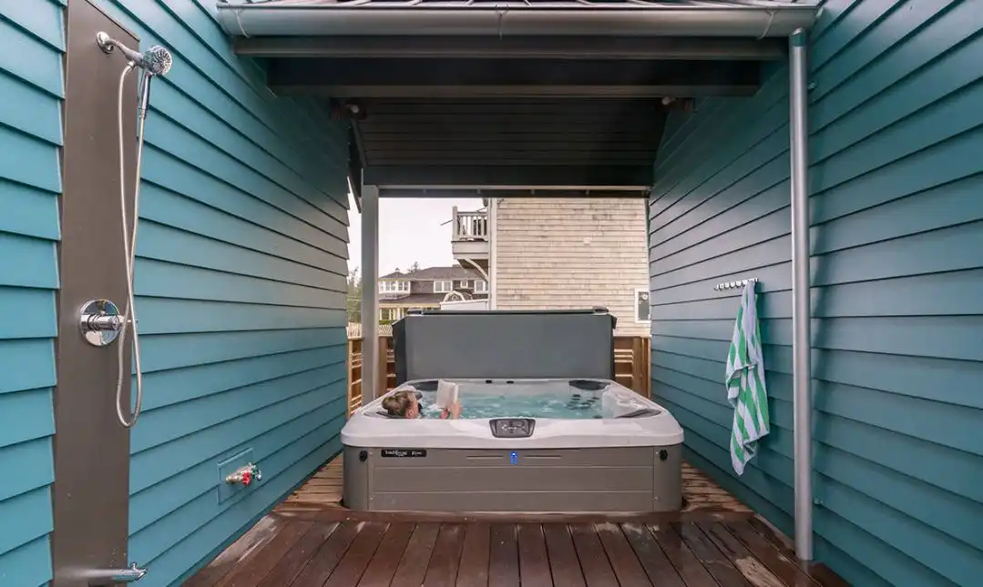 Vacantion home RoShamBo at Seabrook jacuzzi spa cover