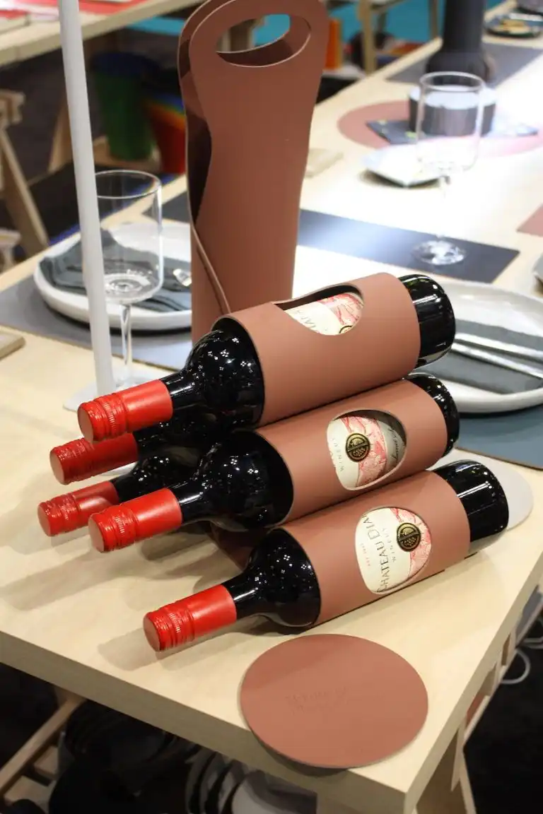 Vacavaliente leather wine holder