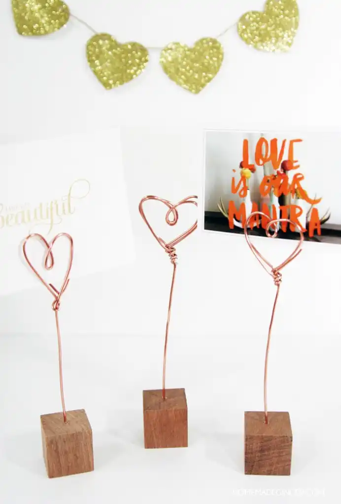 Valentines day wire photo holder
