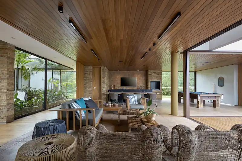 The leisure areas open up to various other spaces and functions, including the indoor winter garden