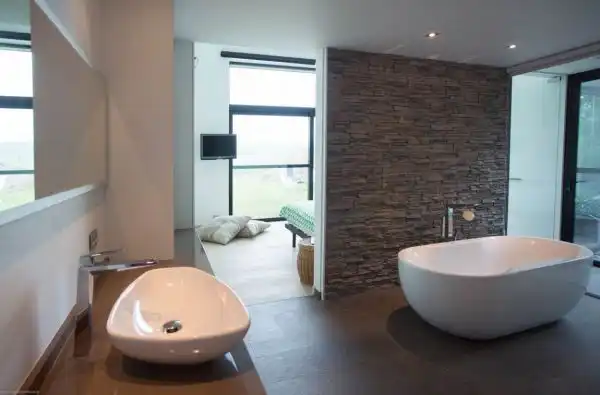 Vandeborne bedroom bathroom1