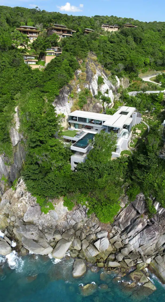 Villa Amanzi with cantilevered pool Original Vision View