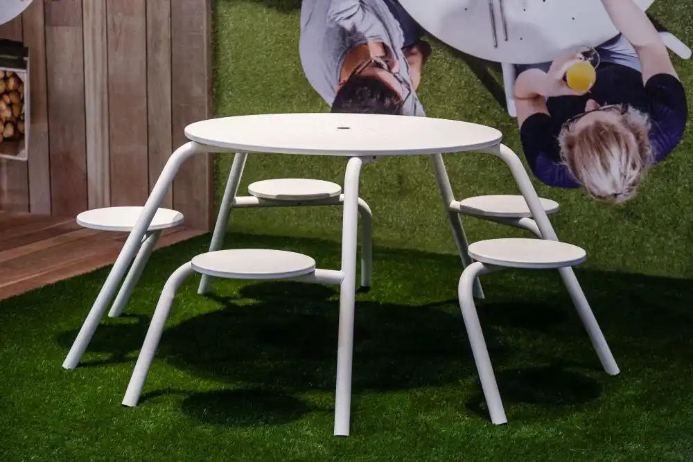Virus collection of furniture for outdoor pool from Extremis white 1