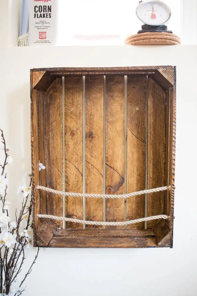 Wall hanging crate with rope