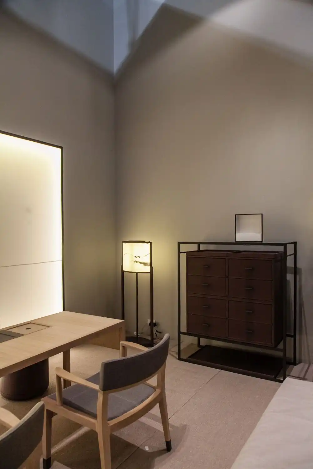 Warm floor lighting fixture