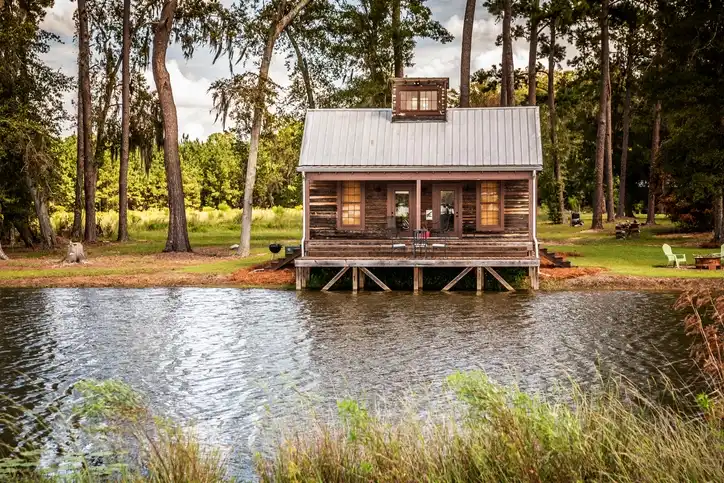 What Are the Minimum Dimensions for a Cabin