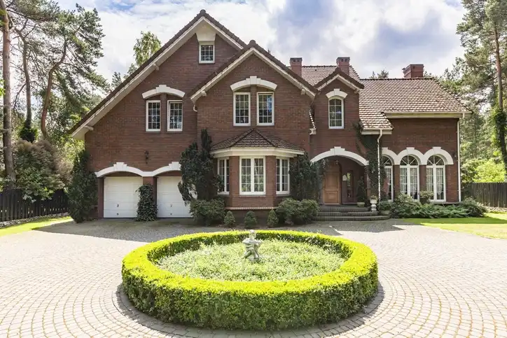 Circular Driveway Ideas Offer Convenience And Curb Appeal