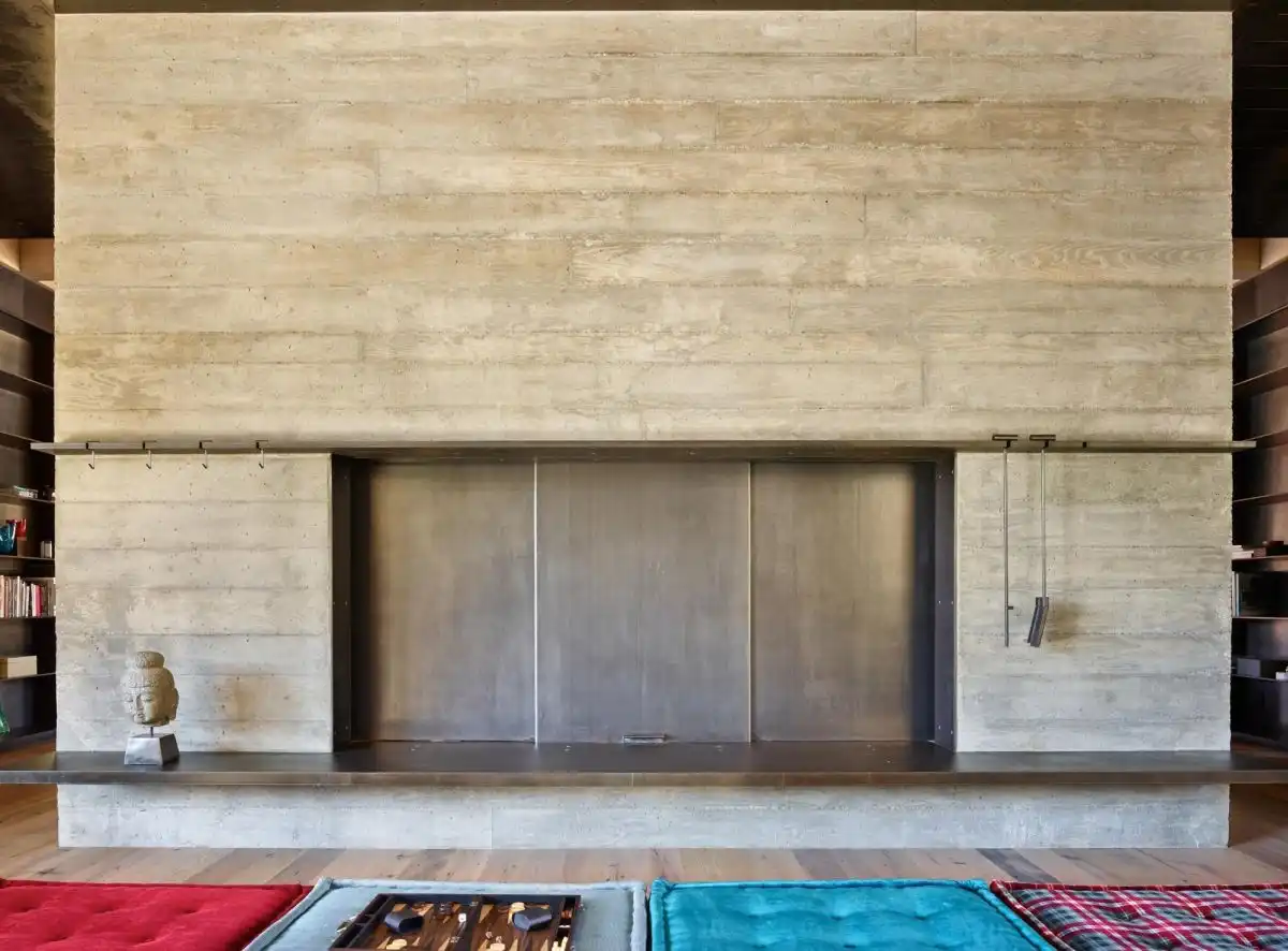 When not in use, the space can be fully closed.