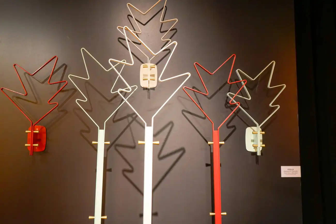 Minimalist Tree Accessories