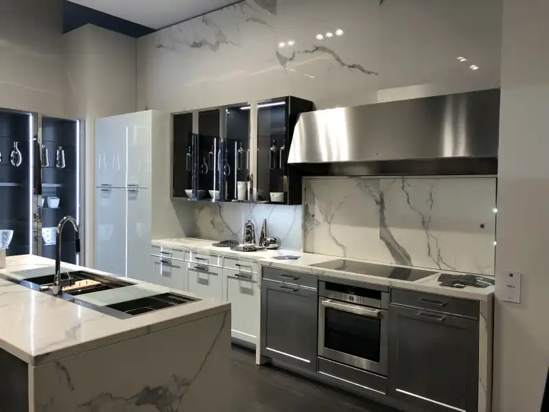 White kitchen layout