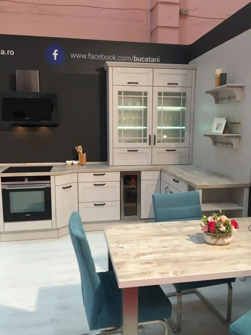 White l shaped kitchen with glass cabinets doors