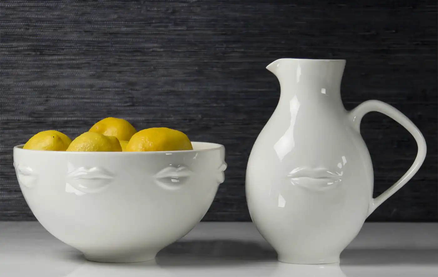 White lips pitcher