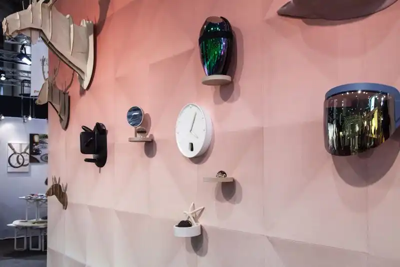 White modern wall clock