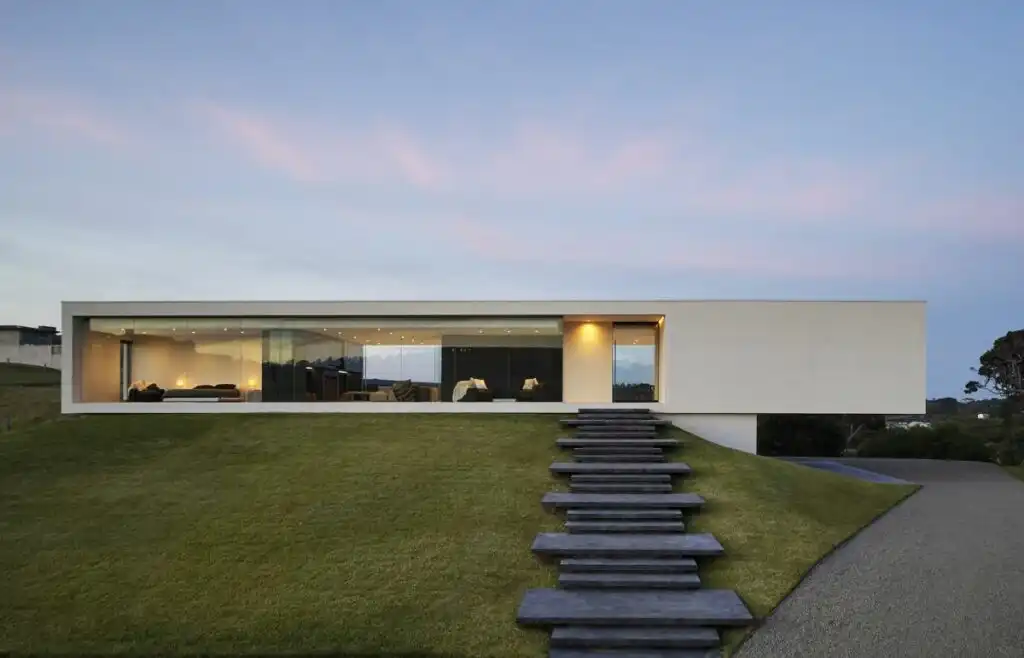 Floating Australian Flat Roof House By FGR Architects 