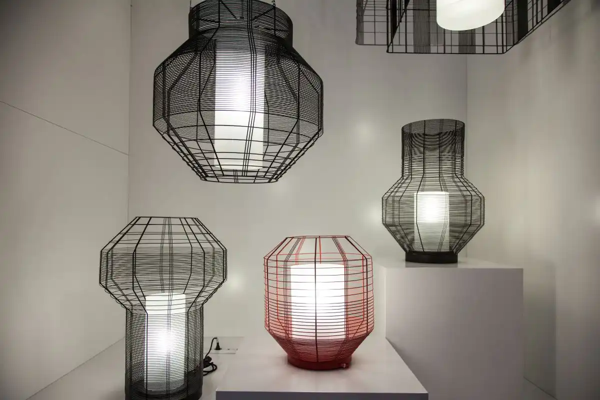 Wire lighting fixtures