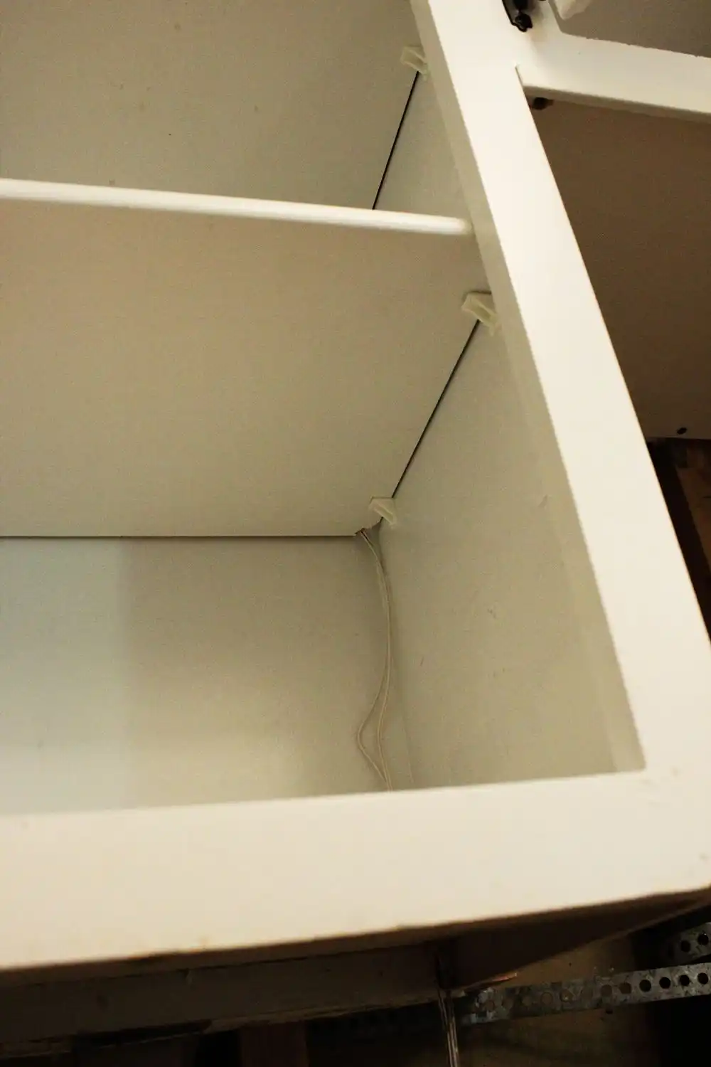 Wires into the corner