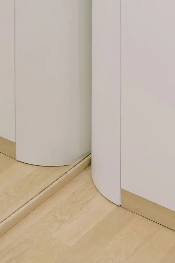 Wood trim the same color as the floor helps tie in the units visually.