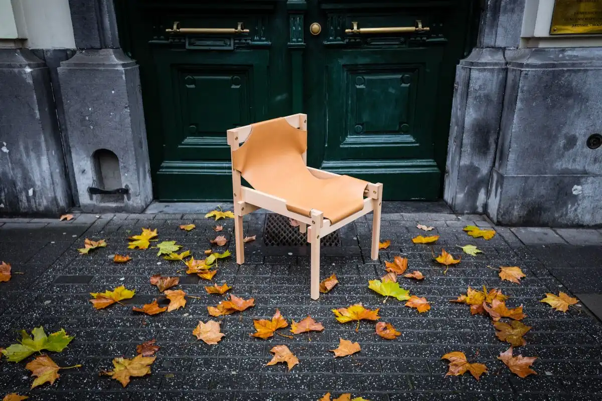 Wooden chair with leather seat
