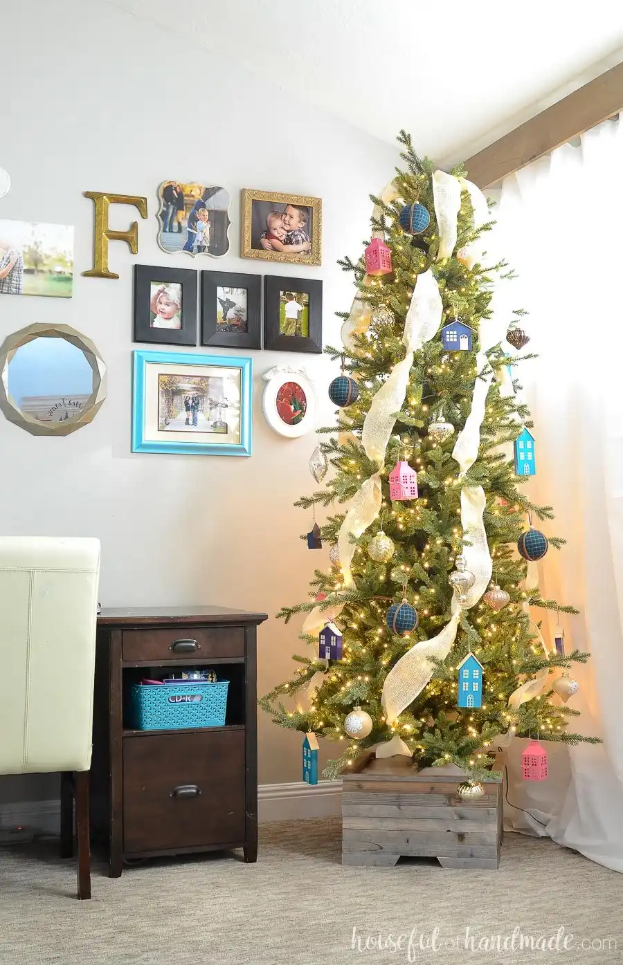 Box-like tree stand made from scratch