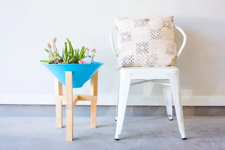 Wooden plant stand DI