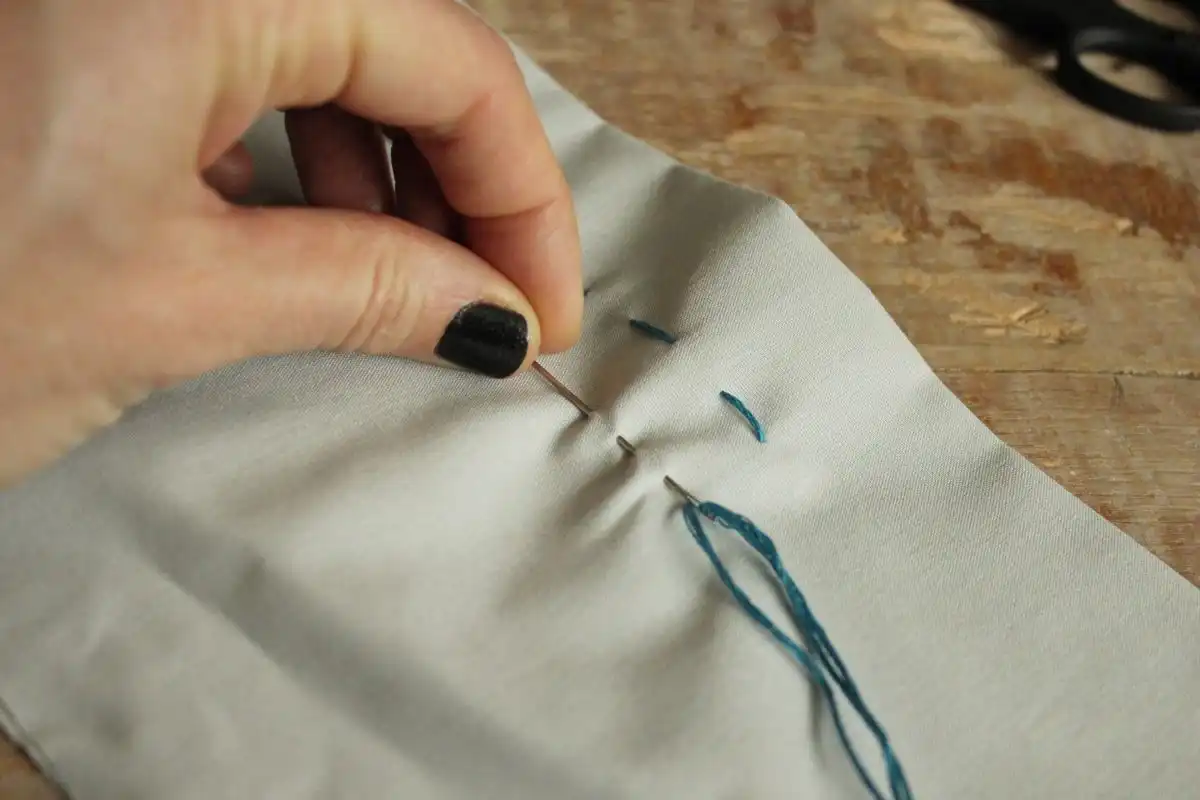 Working in two- or three-stitch