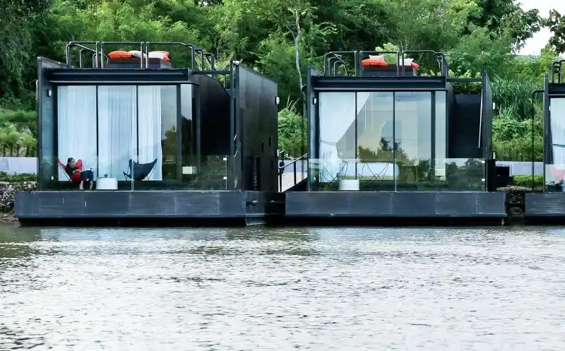 X float houses